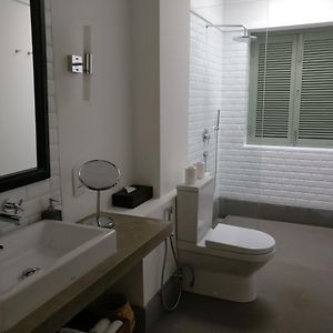 Twin Banyan Bedroom